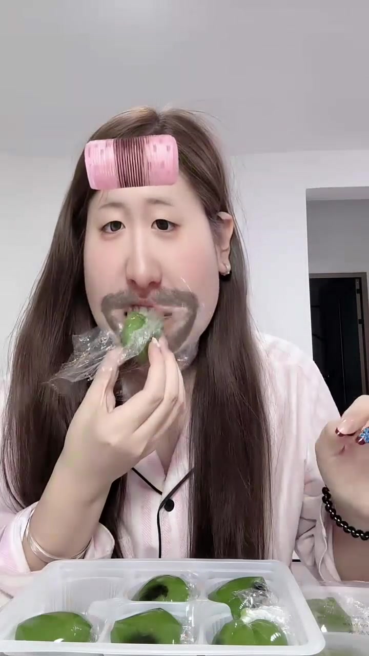 软糯香甜！糯叽叽的青团 #青团 #青团糯叽叽 #青团超糯 #青团太好吃了