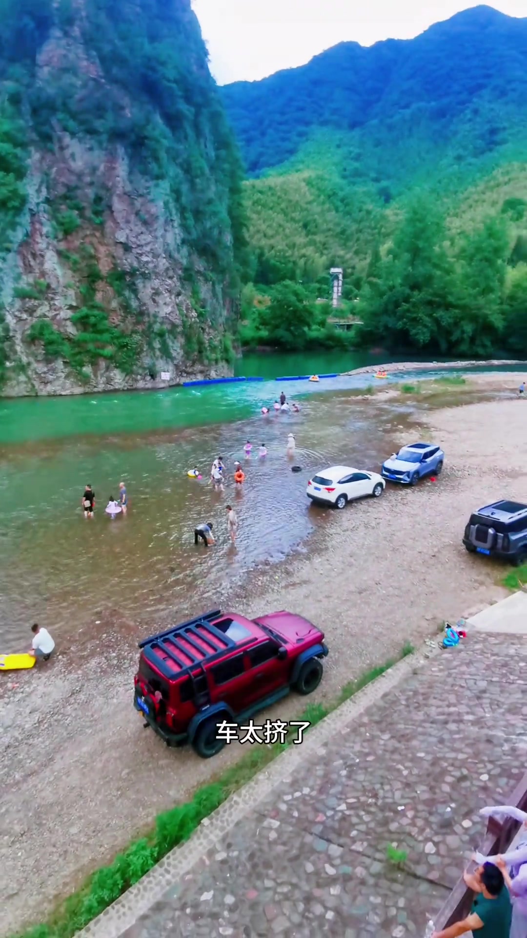 月亮湾别挤鱼鳞坝!狮子山水潭像桂林有浅沙滩