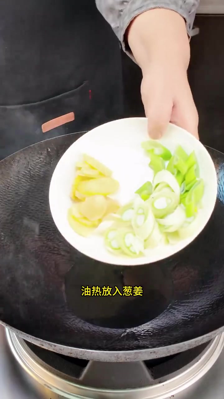 粉糯荔浦芋头夹肉，咸香交融超下饭