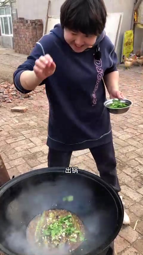 一碗高粱米饭，一口酱茄子拌婆婆丁。谁能不吃撑？