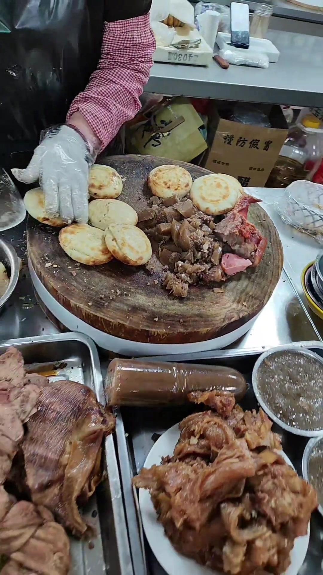 终于吃上正宗保定驴肉火烧,圆饼酥脆,肉香四溢!