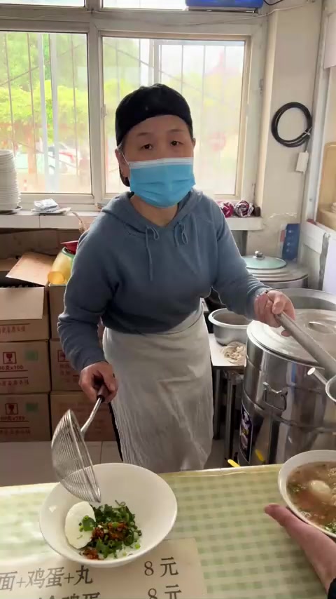 来吃晋城早茶豪华版，肉丸方便面荷包蛋+火腿肠