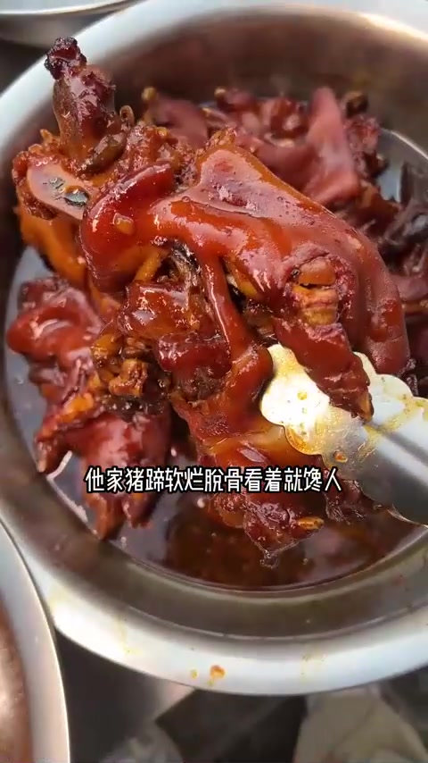 热吃无骨鸡爪的一定要尝尝他家的，一天能卖40斤有多好？