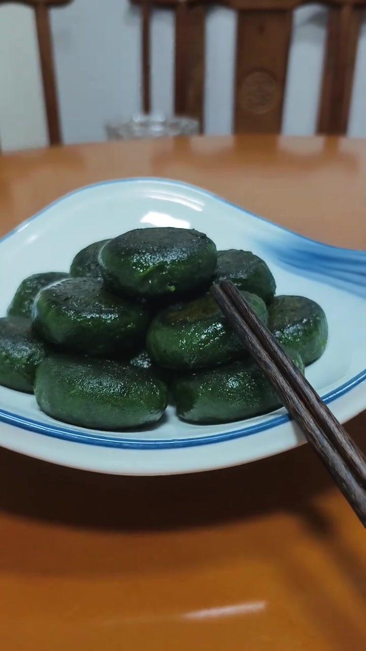 在外好多年没吃过,湖南乡间美食了,今天来一个蒿子粑粑的家常做法!