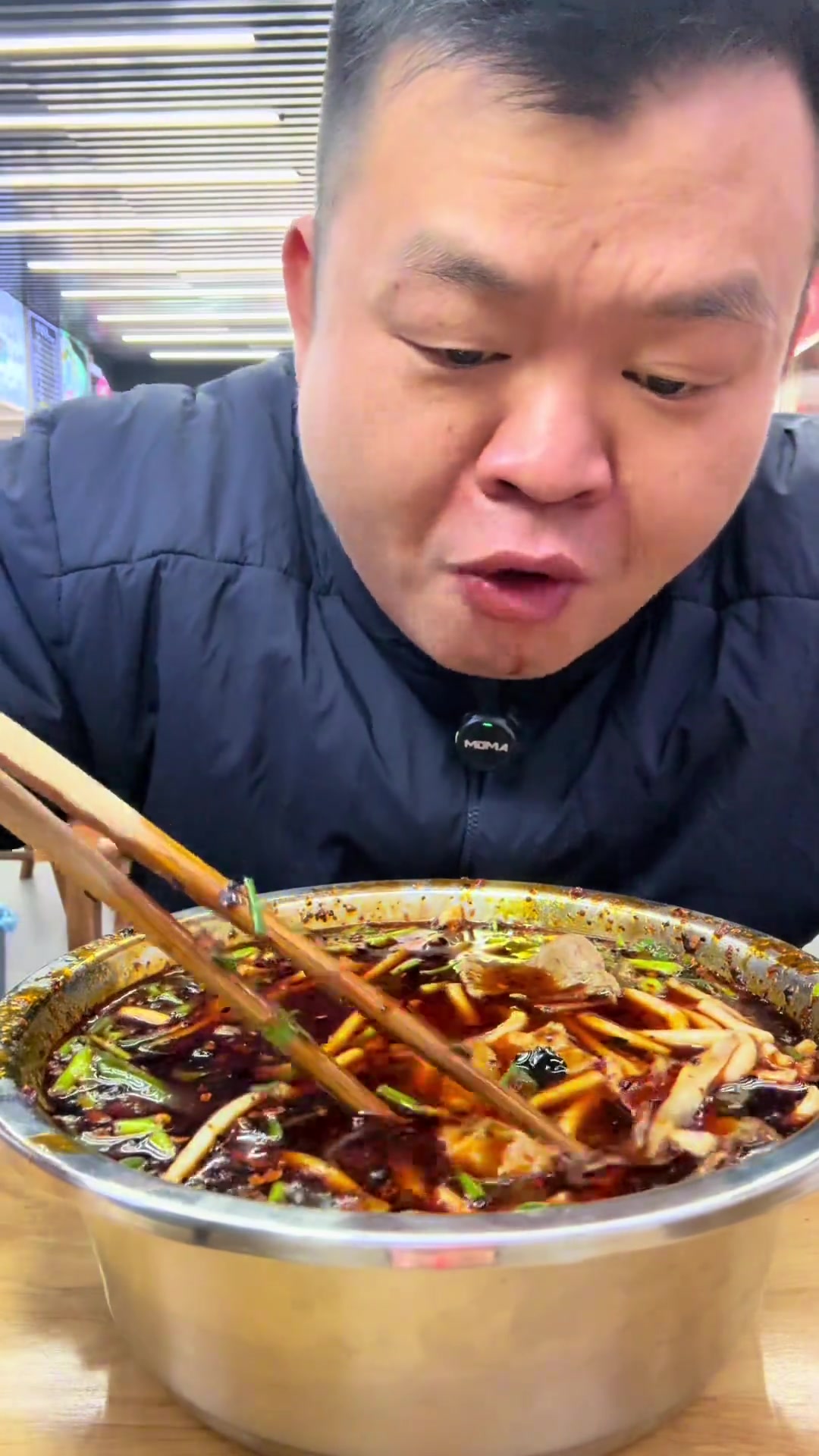 当地特色美食：溏心鸡蛋牛肉粉