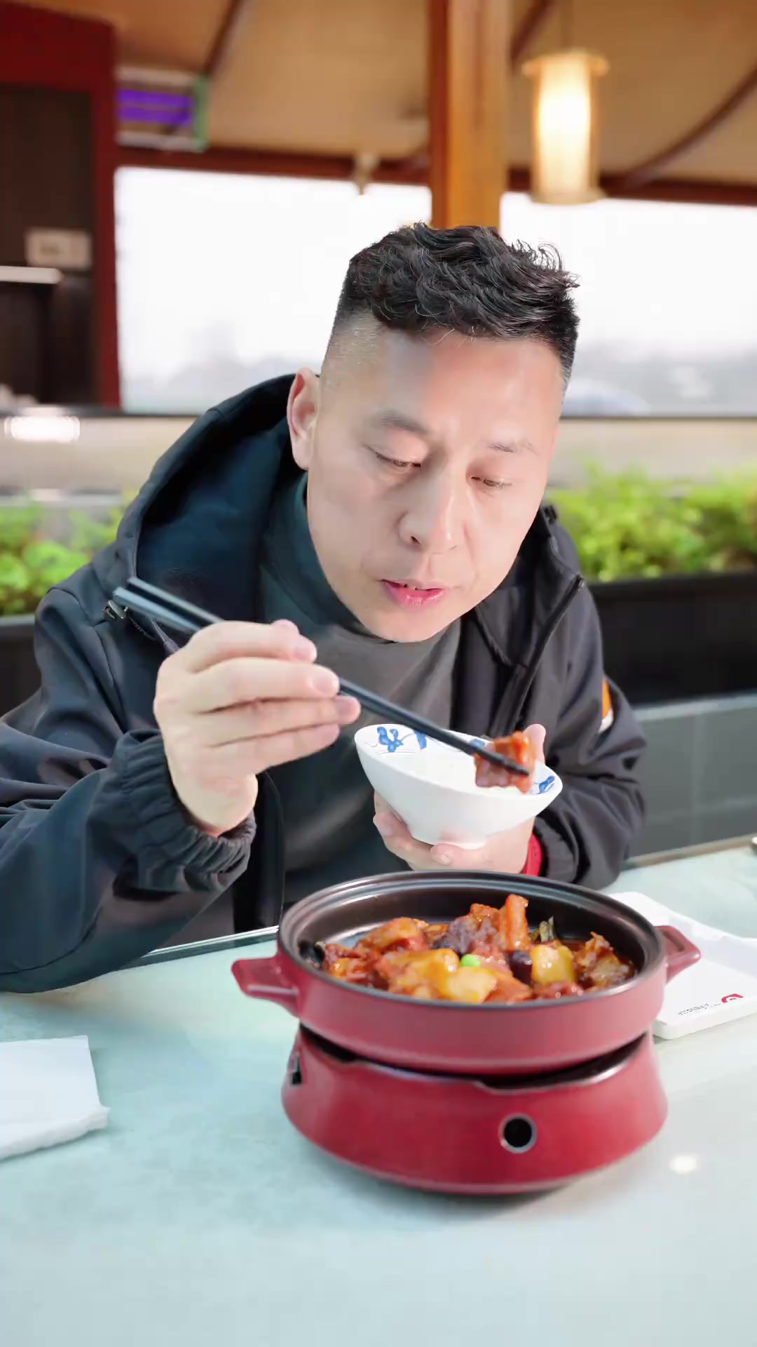 湘菜招牌菜「红烧肉」，香而不腻，搭配马蹄