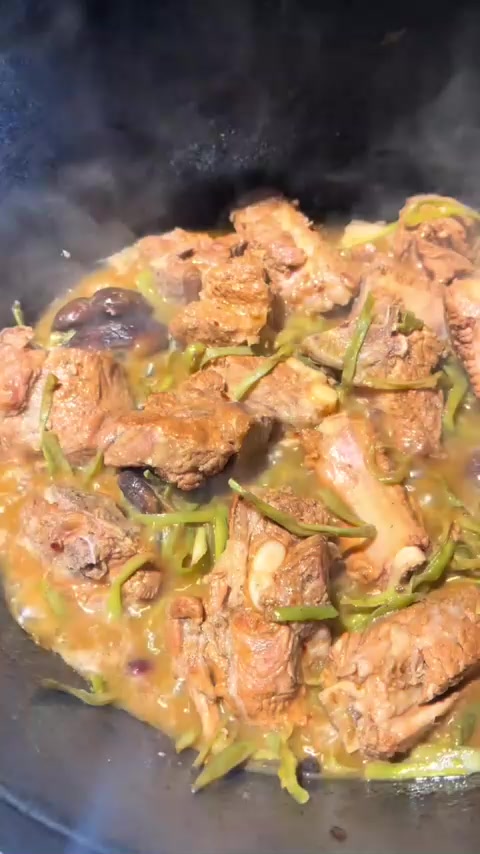 农家院铁锅炖排骨，教你在家做，省调料，味道不输商业版