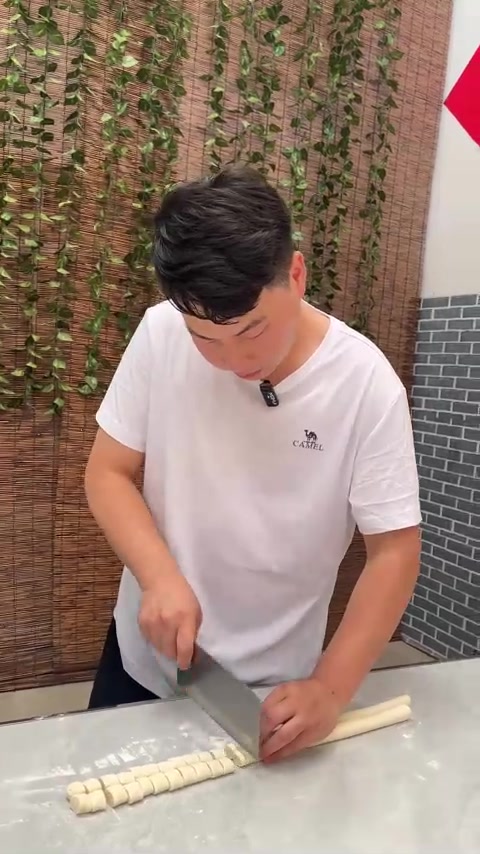 头伏饺子二伏面，头伏前包芹菜饺子，皮薄馅大，美的很