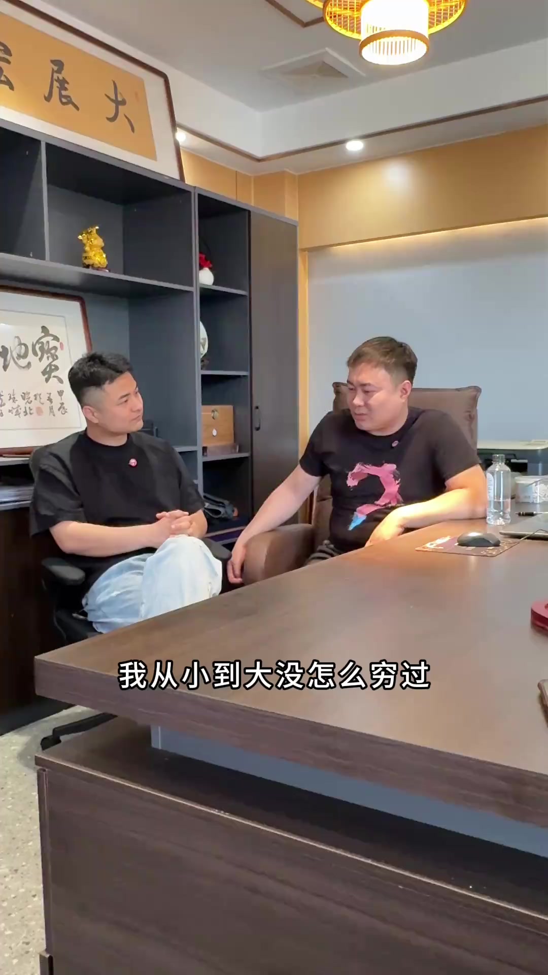 蒙城金老汉烧鸡公杨总来送薛之谦签名专辑了!