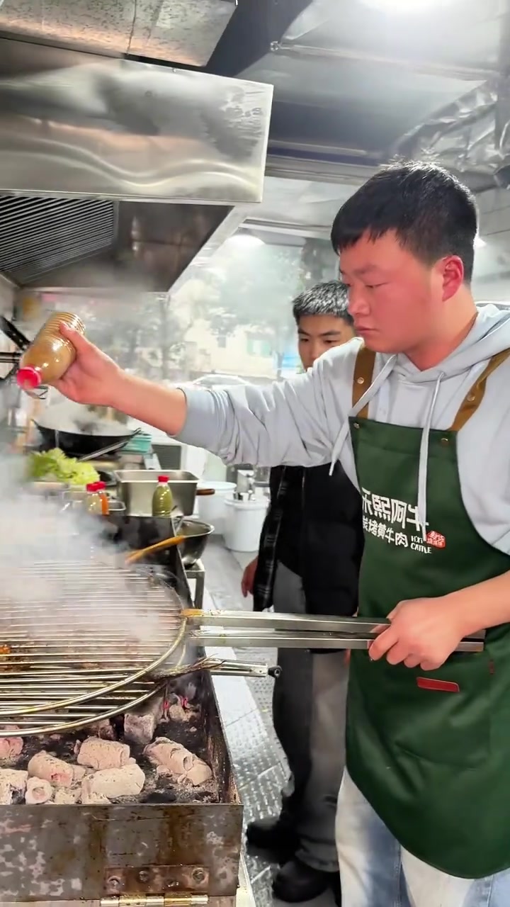贵阳留一手烤鱼内测版,禾熙阿牛炭烤黄牛肉