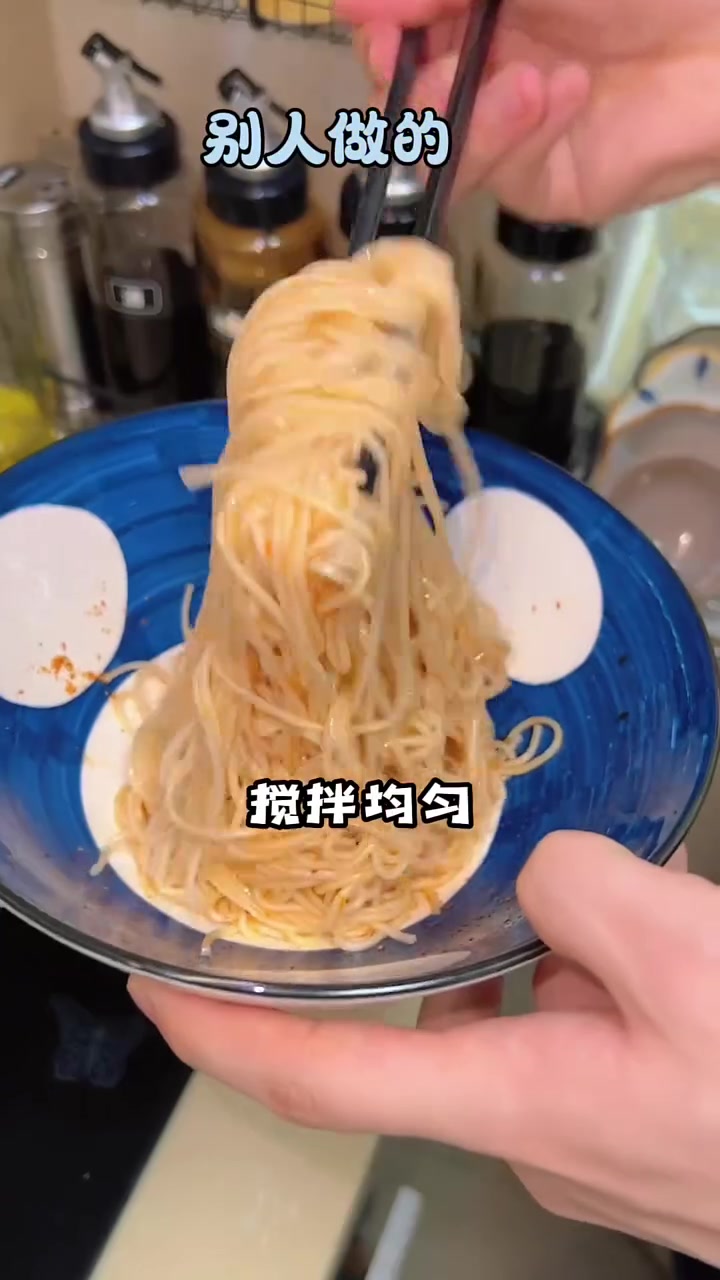 想吃方便面了咱们可以自己做,真的比买的香太多了 #自制美食 #自制干脆面 #方便面的神仙吃