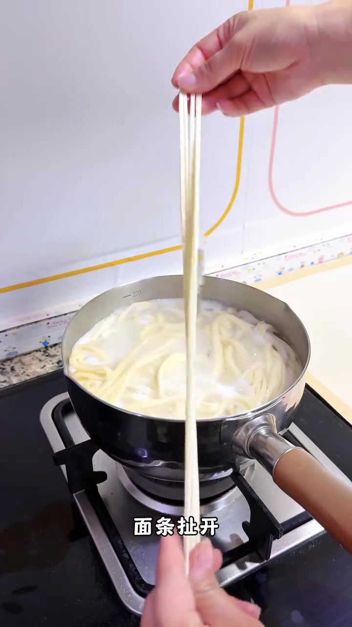 新疆辣皮子拌面家常做法，香辣诱人