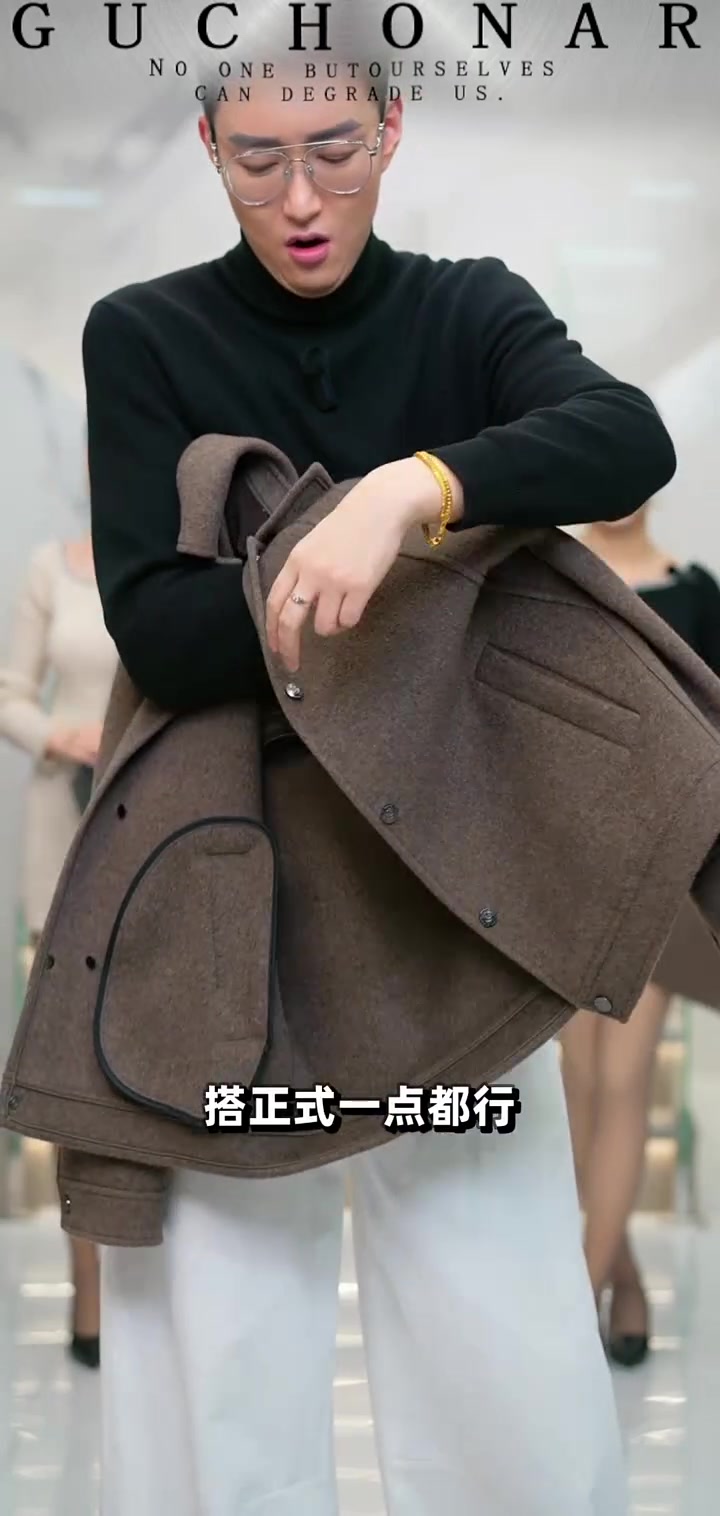 巧克力色纯羊毛外套，显年轻百搭不挑人！小个子显高神器，纯羊毛质感谁穿谁爱！