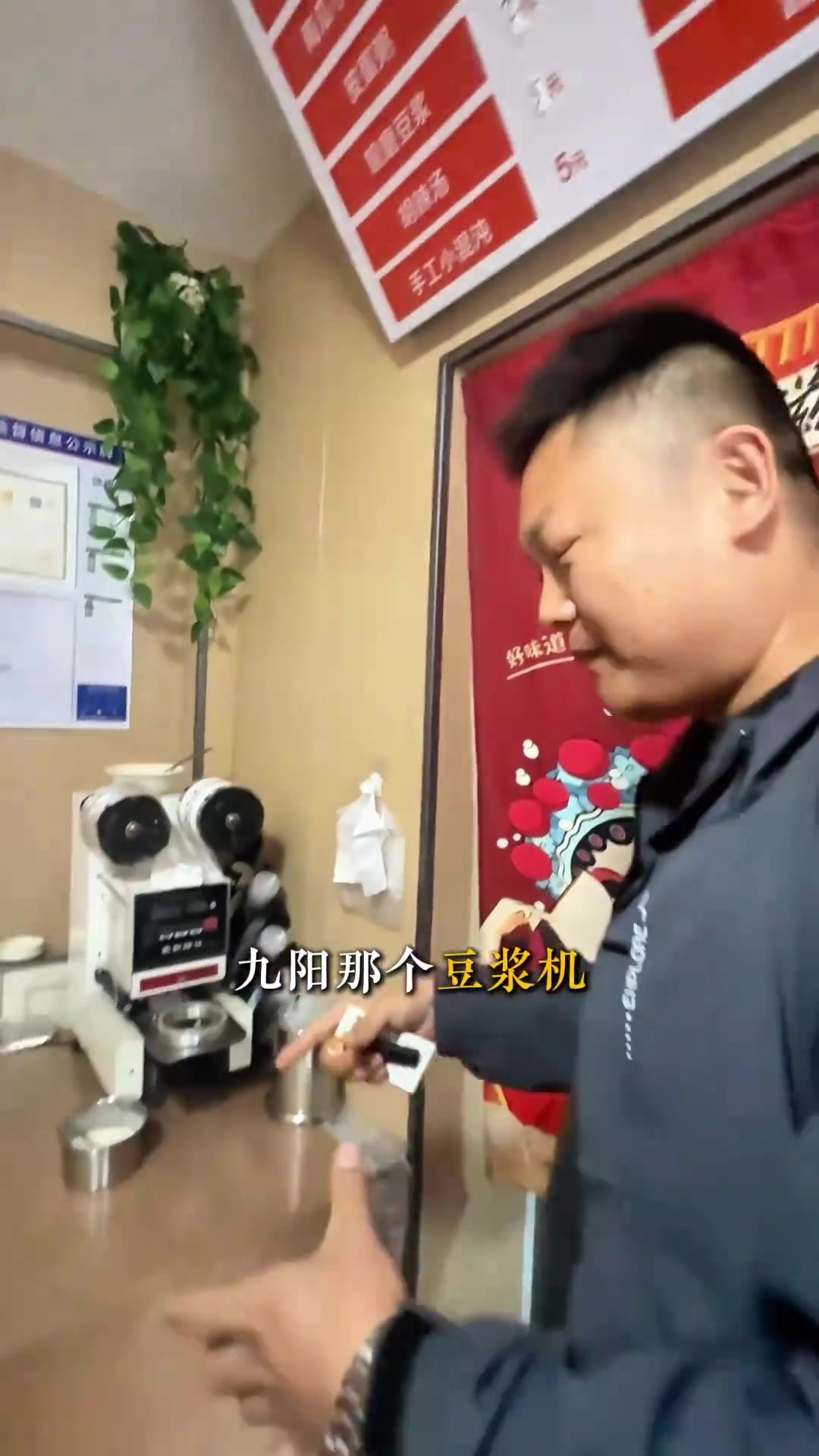 杭州大姐选定铺子,杂粮煎饼生意火爆!