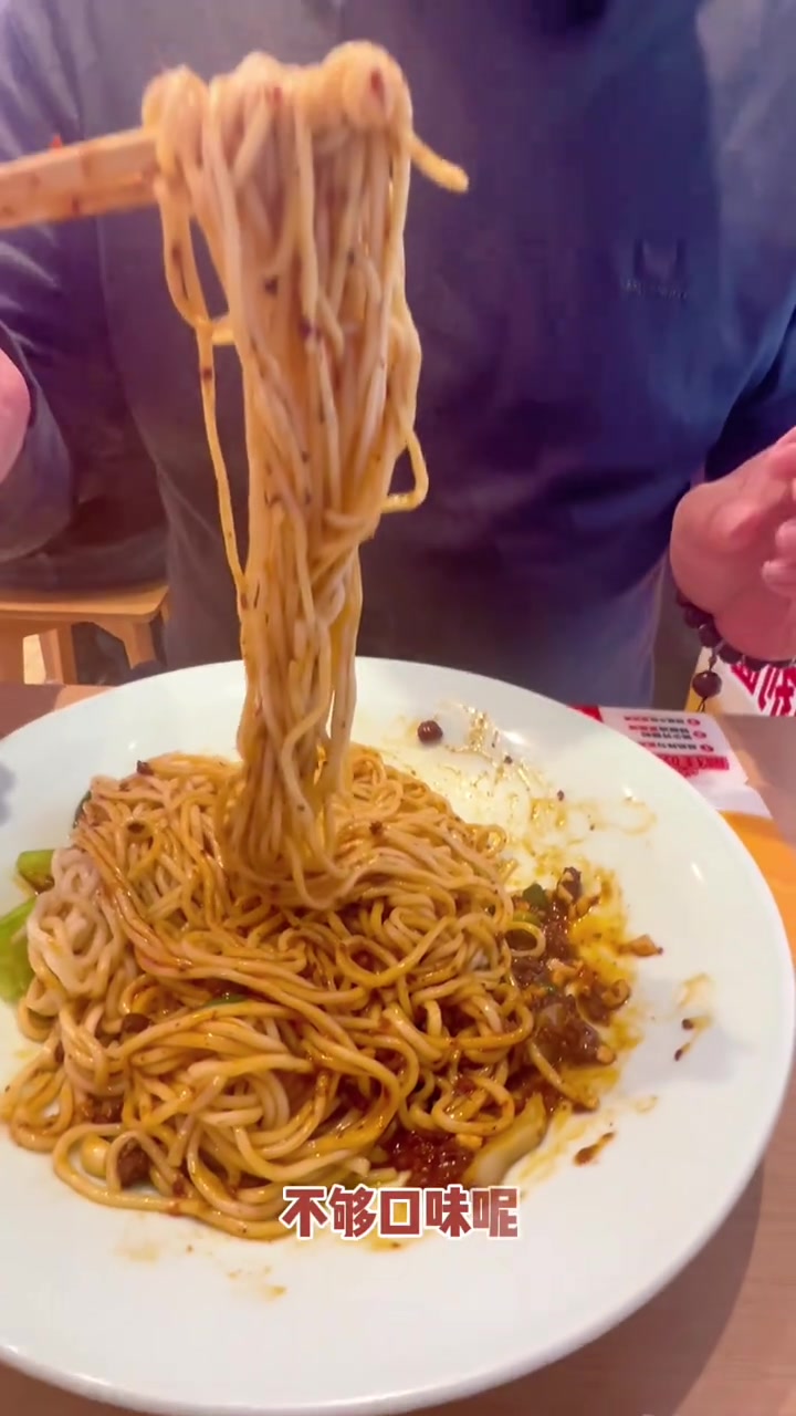打卡成都连锁品牌醉面,实测肉酱面与牛肉面
