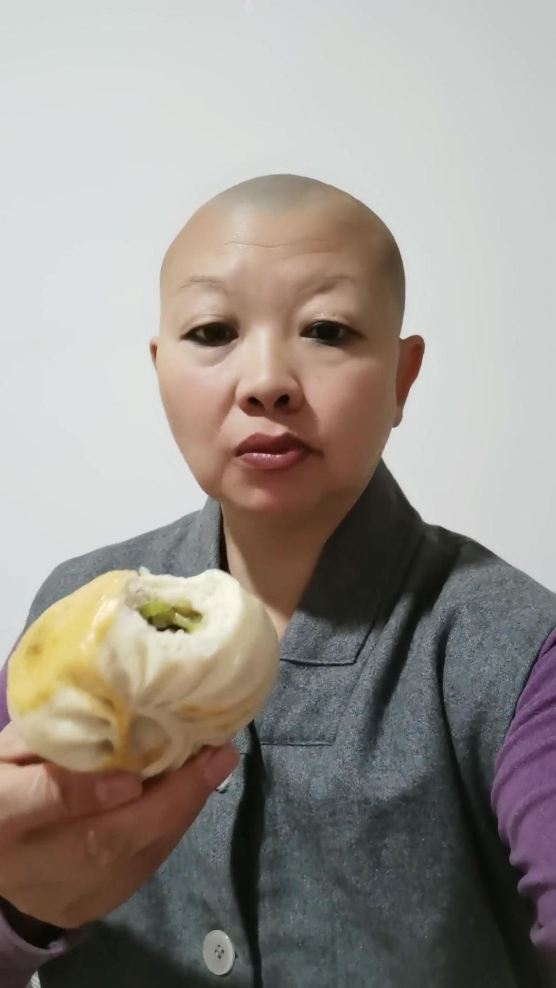 居士包了萝卜馅包子
