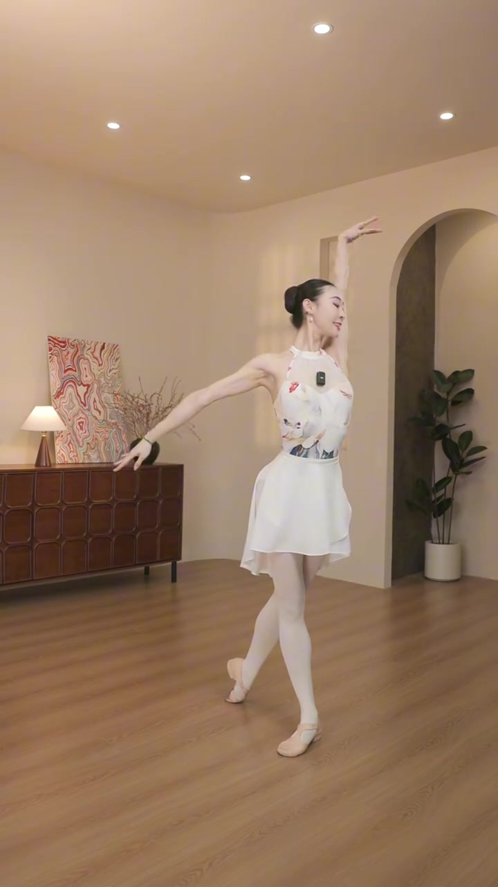 经典芭蕾舞《天鹅湖》片段怎么赏析