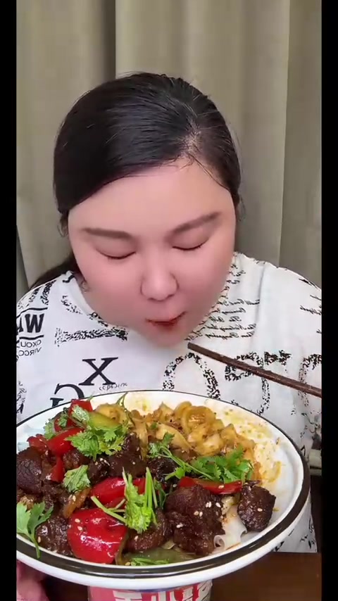 家常便饭来啦，牛肉刀削面