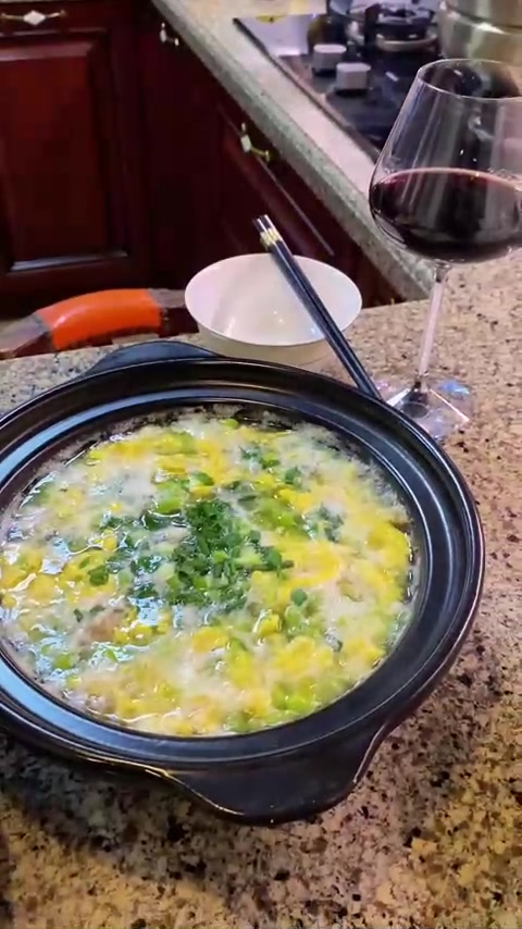 毛豆肉圆汤，南瓜红枣核桃葡萄干馒头，老俩口的晚餐