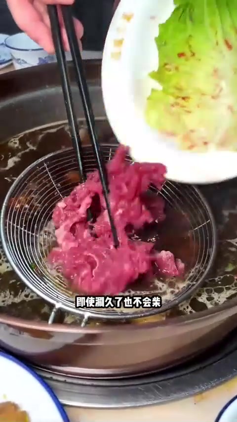 第一次吃驴肉火锅没想到这么好吃，天上龙肉地下驴肉