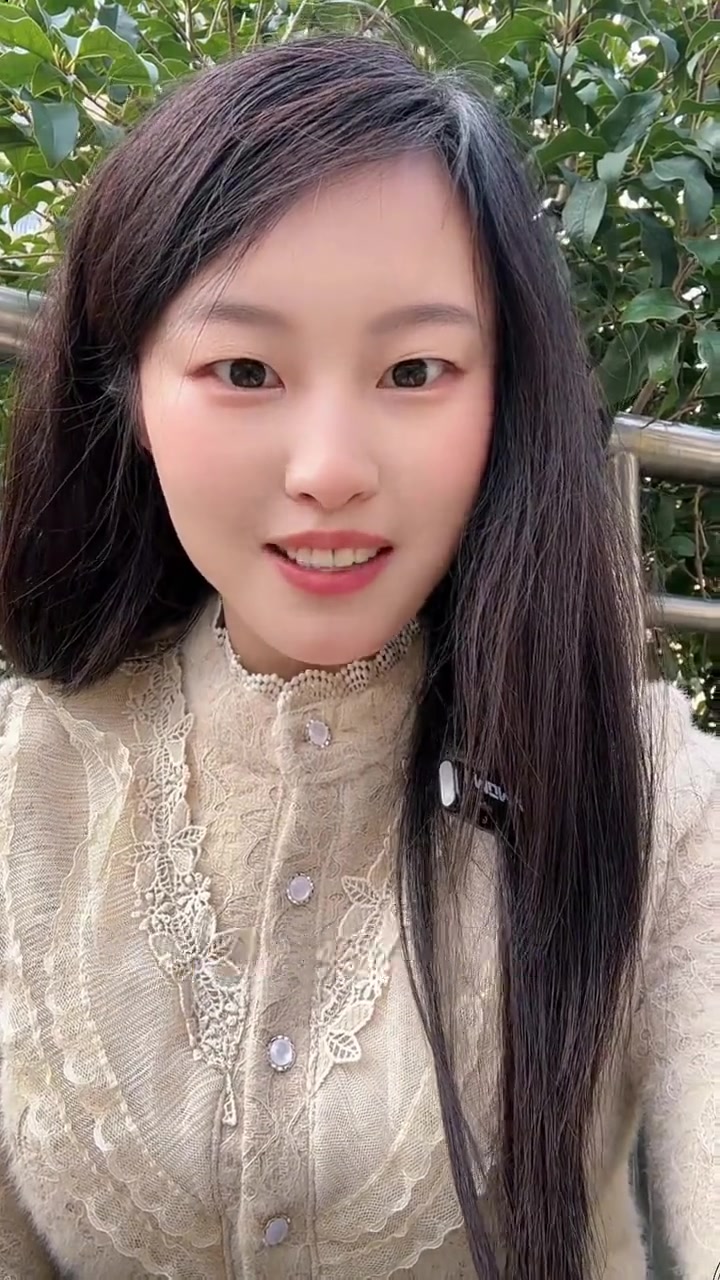 大龄姐姐想找小鲜肉还得有腹肌，能成不
