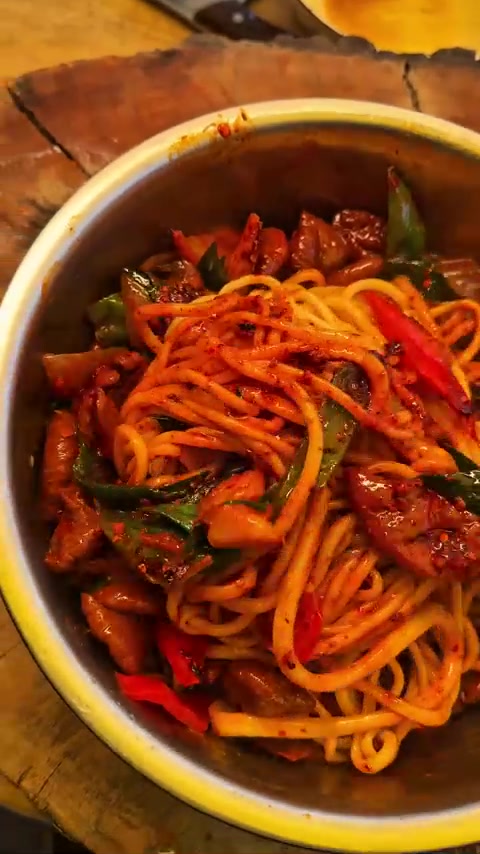 红烧肥肠拌面，味道还是不错的，肥肠一定要洗干净