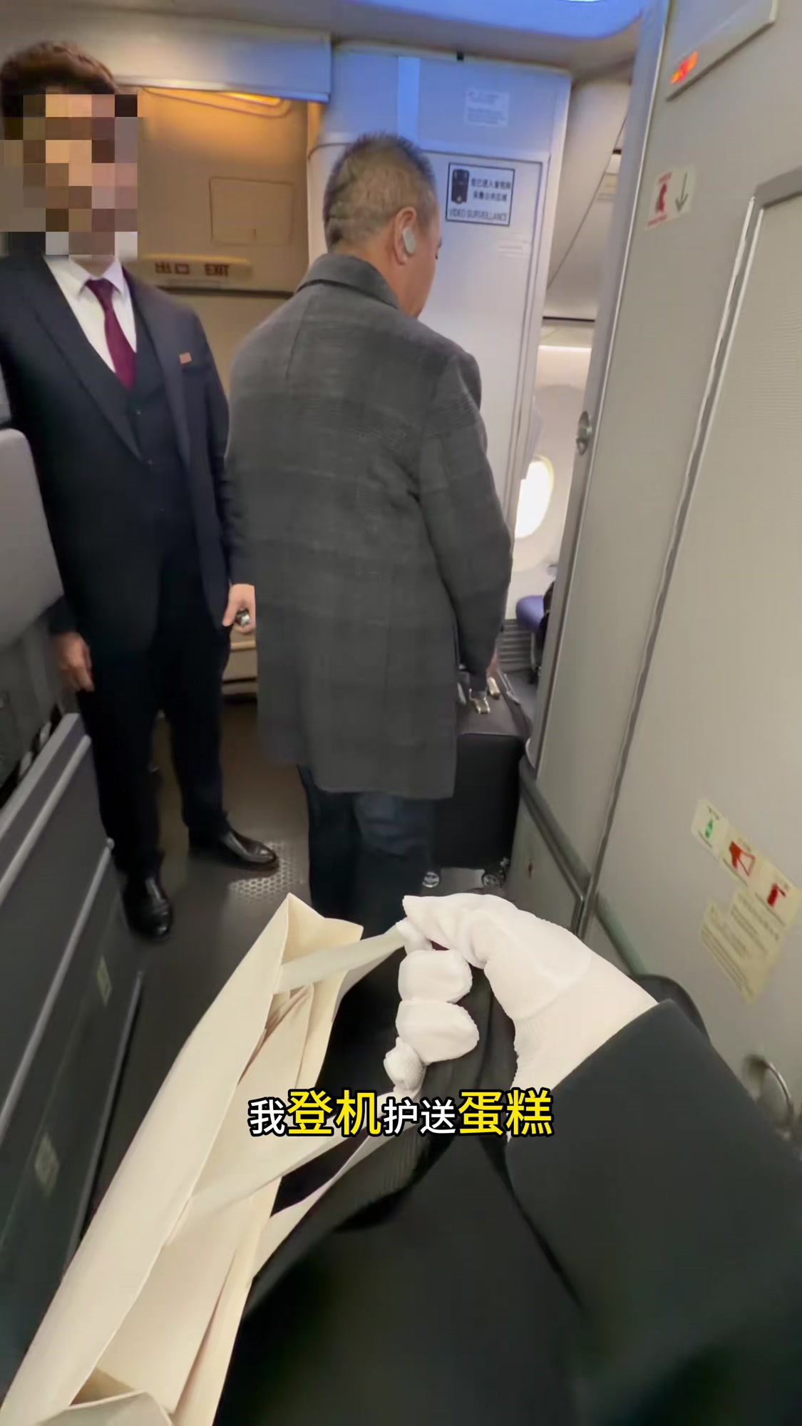 北京空运黑天鹅蛋糕，乌兰浩特生日惊喜！