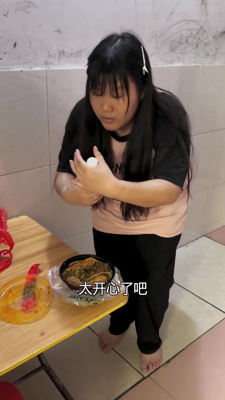 跟老公提生四胎，他买了螺蛳粉和阿萨姆奶茶，好开心