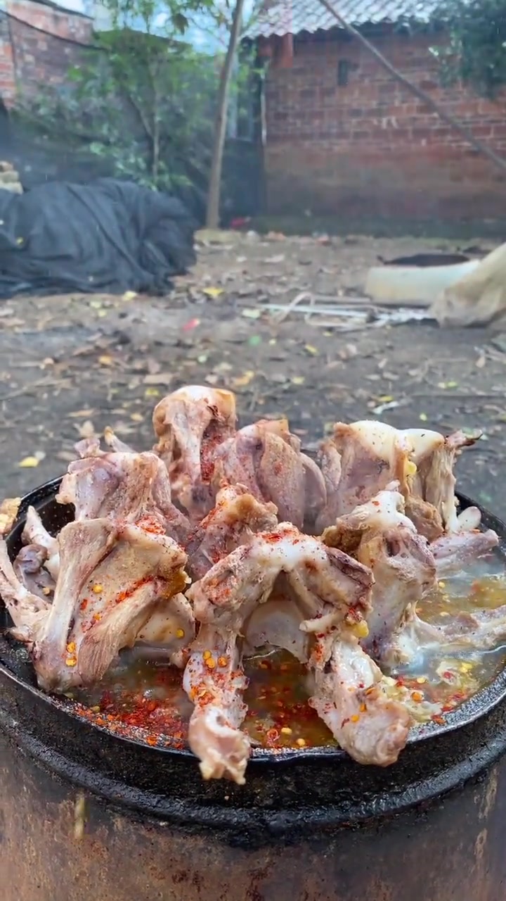铁桶焖制的绝味鸭锁骨