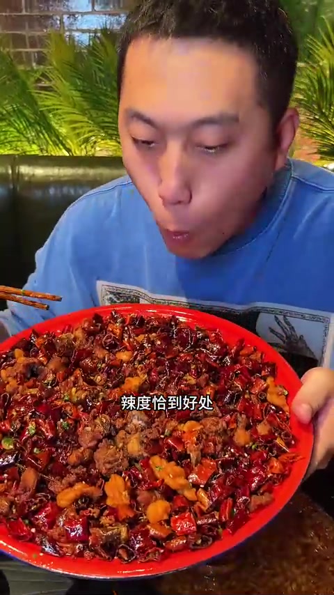 一觉醒来，杨记隆府都来沈阳了，排了一个小时才吃上！