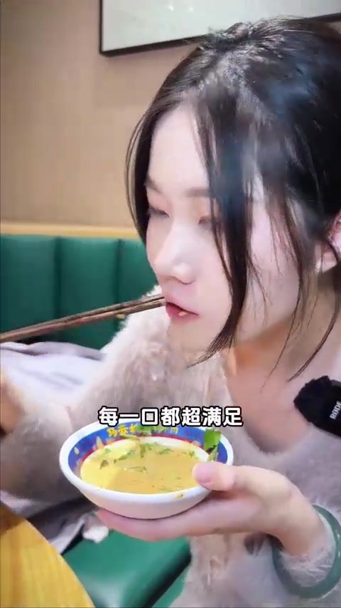吃腻了大鱼大肉来尝尝云南风味自助火锅
