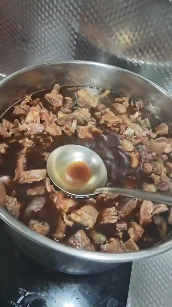 真材实料牛肉焖子，下酒佐餐皆相宜