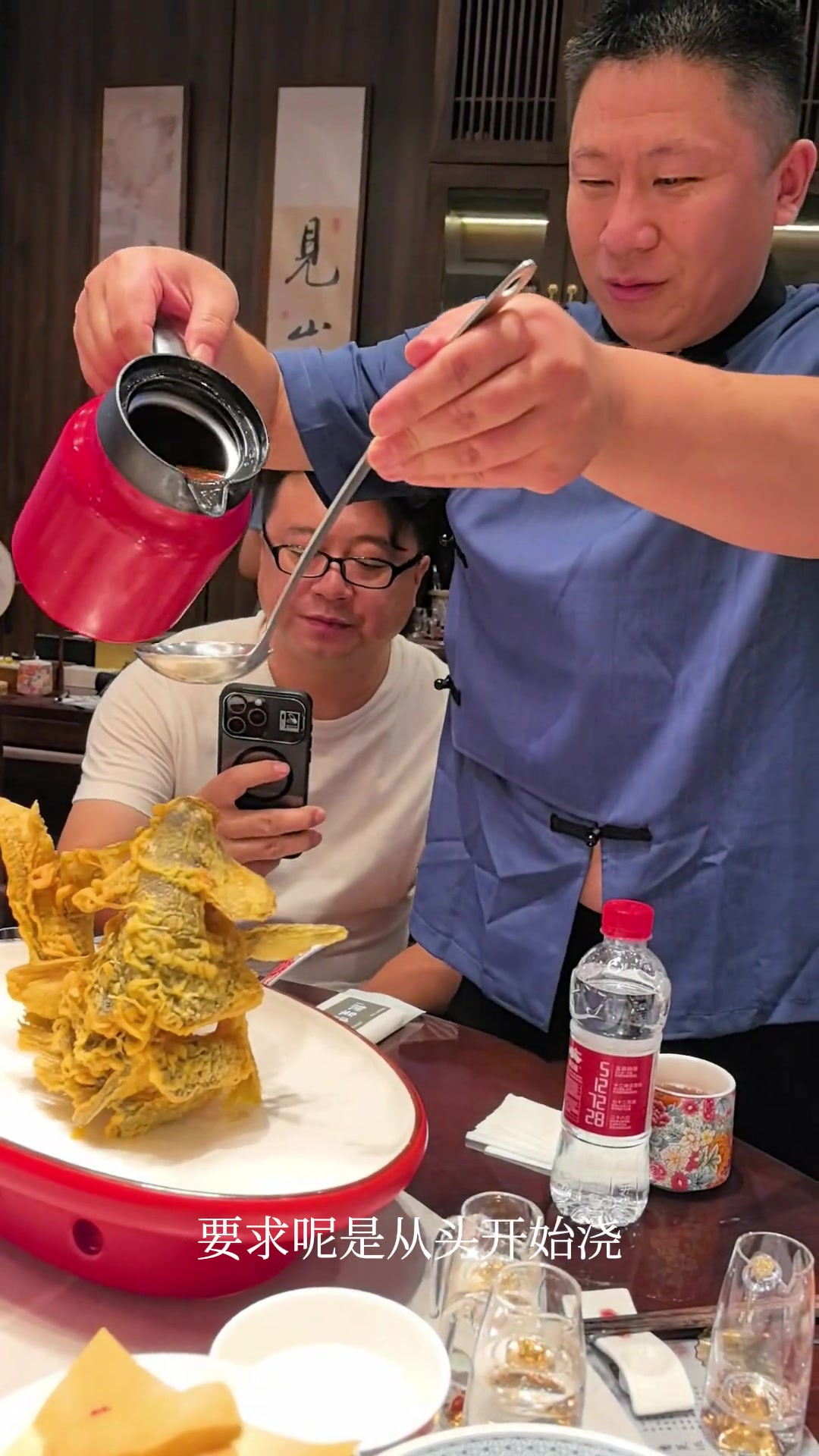 鲁菜糖醋黄河红尾鲤鱼，三开四翘