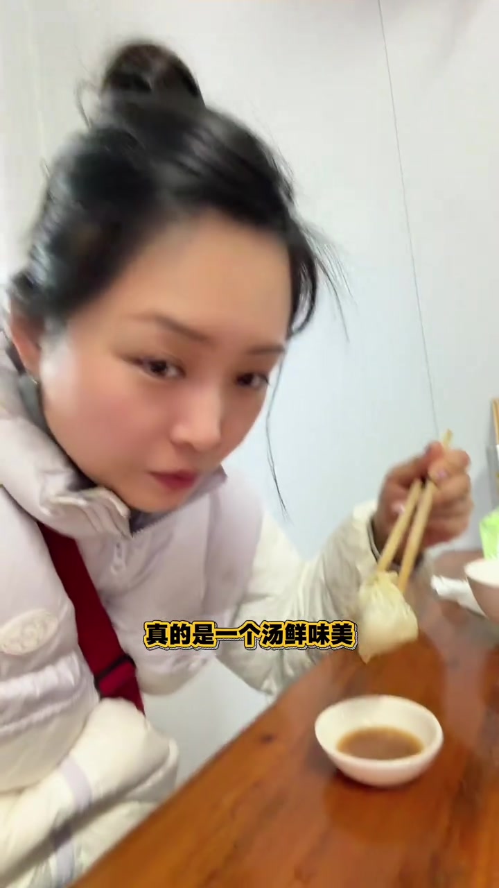 京华汤包,你尝过吗?南京特色美食,菊叶汤包
