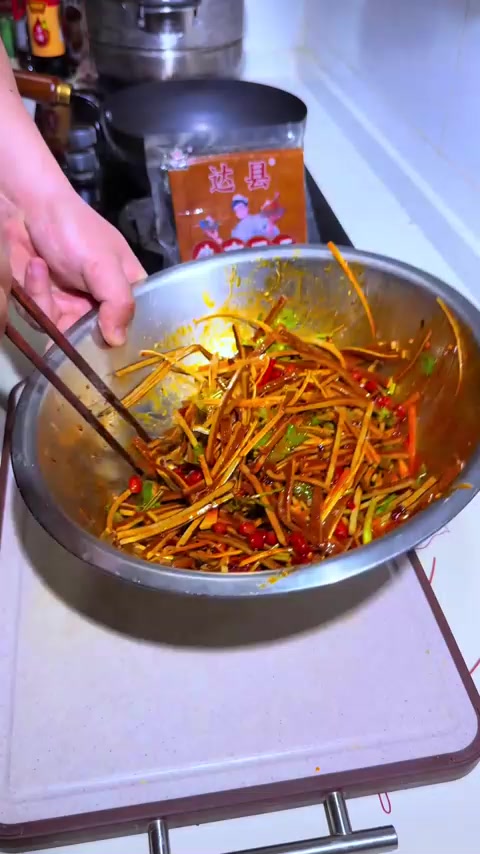 凉拌牛皮豆干，在家这样做，太好吃了