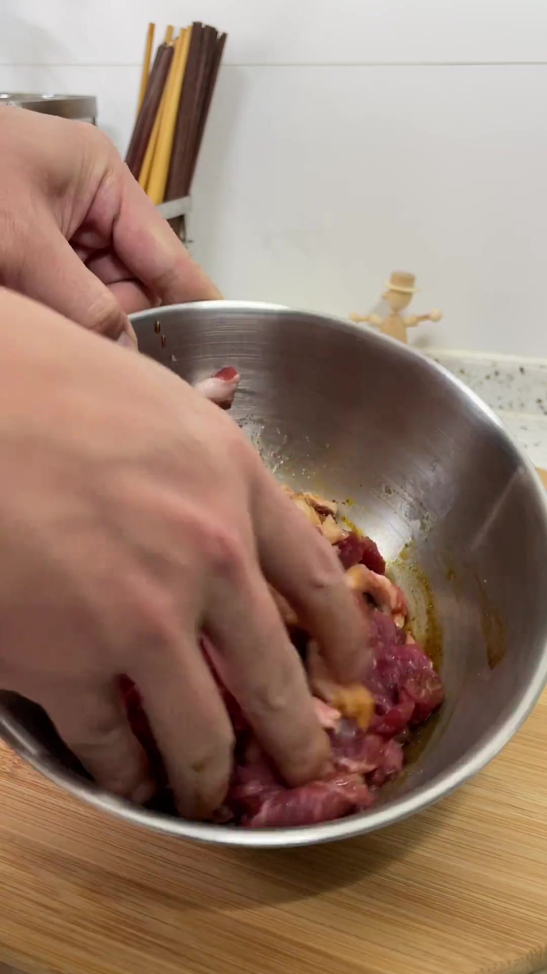 家常菜葱爆羊肉做法，口感鲜嫩无膻味