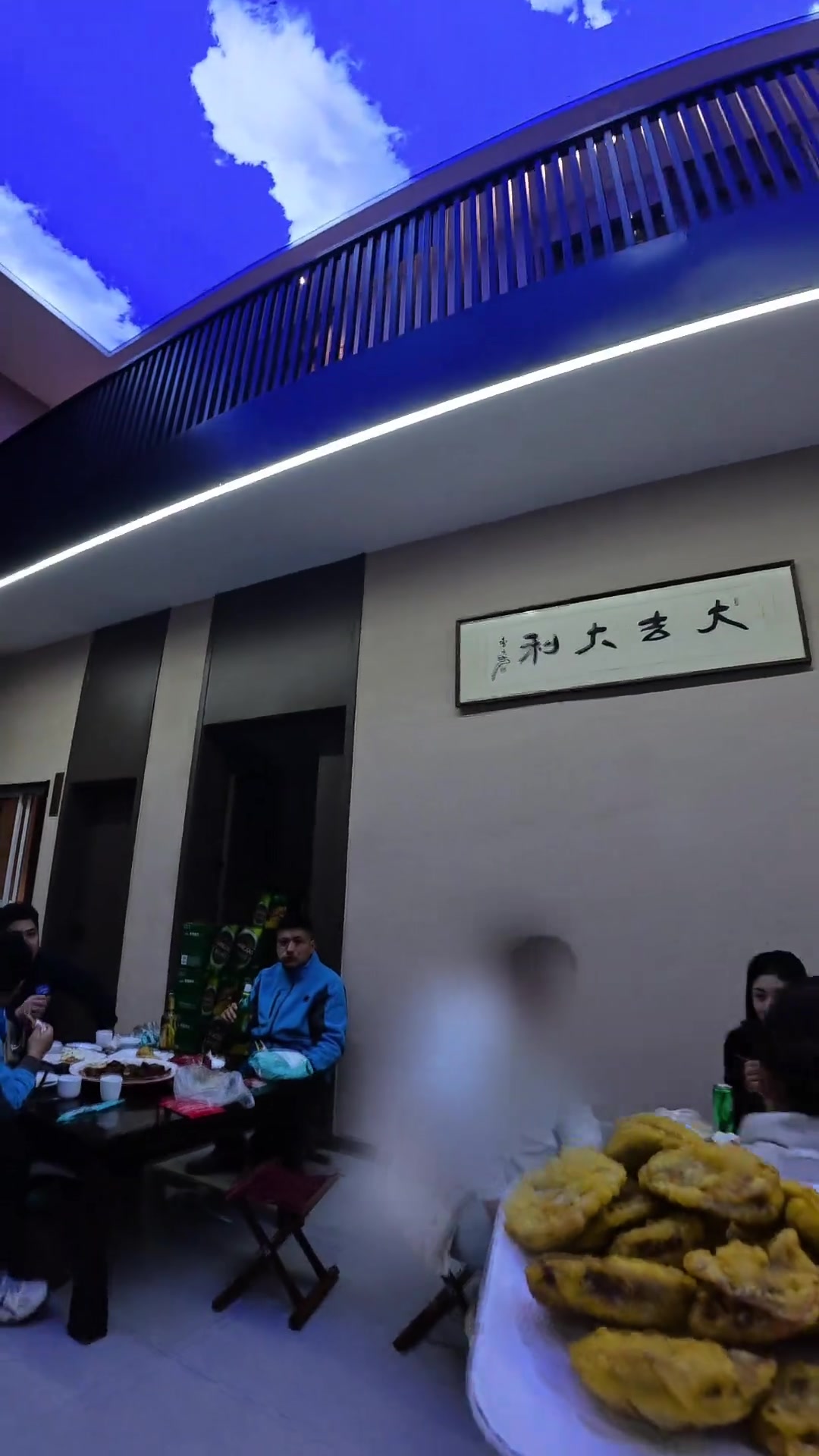 临沂炒鸡探店,本地人私藏小店,美食情景剧!