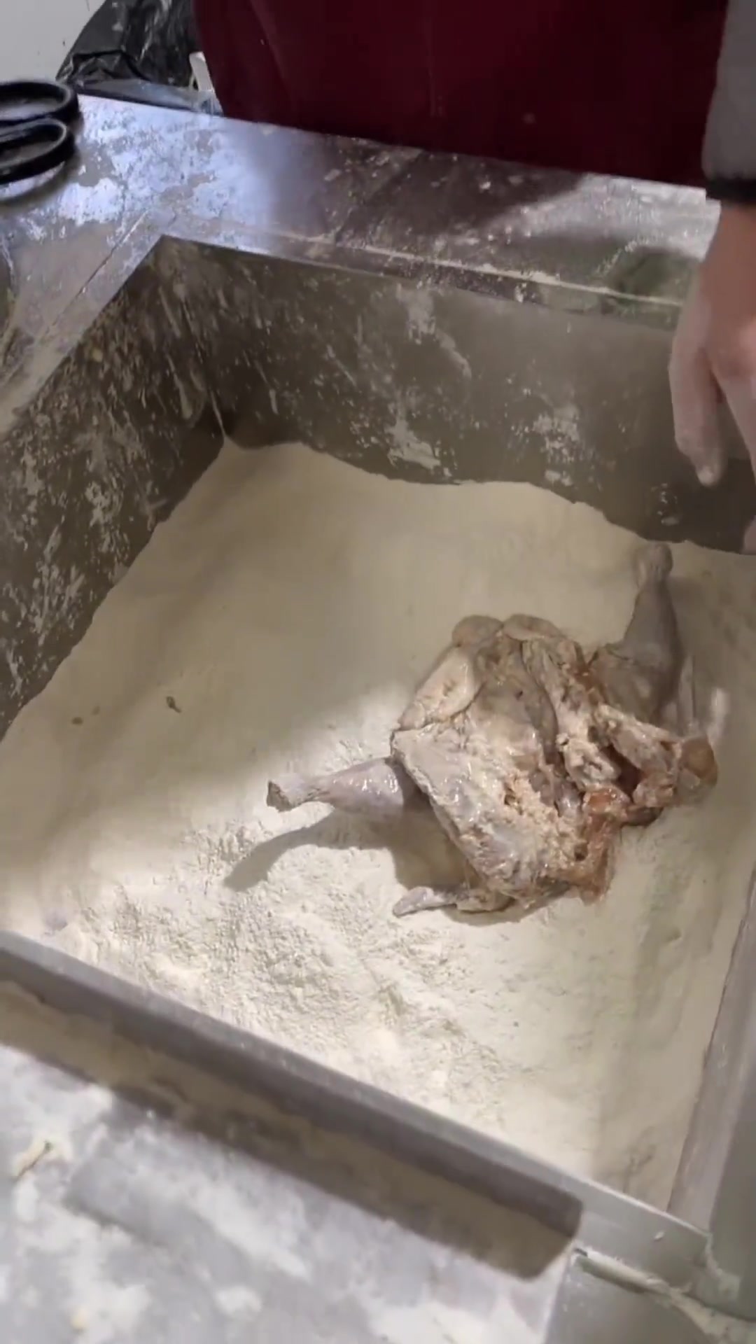 学员第一次上手做韩式脆皮炸鸡