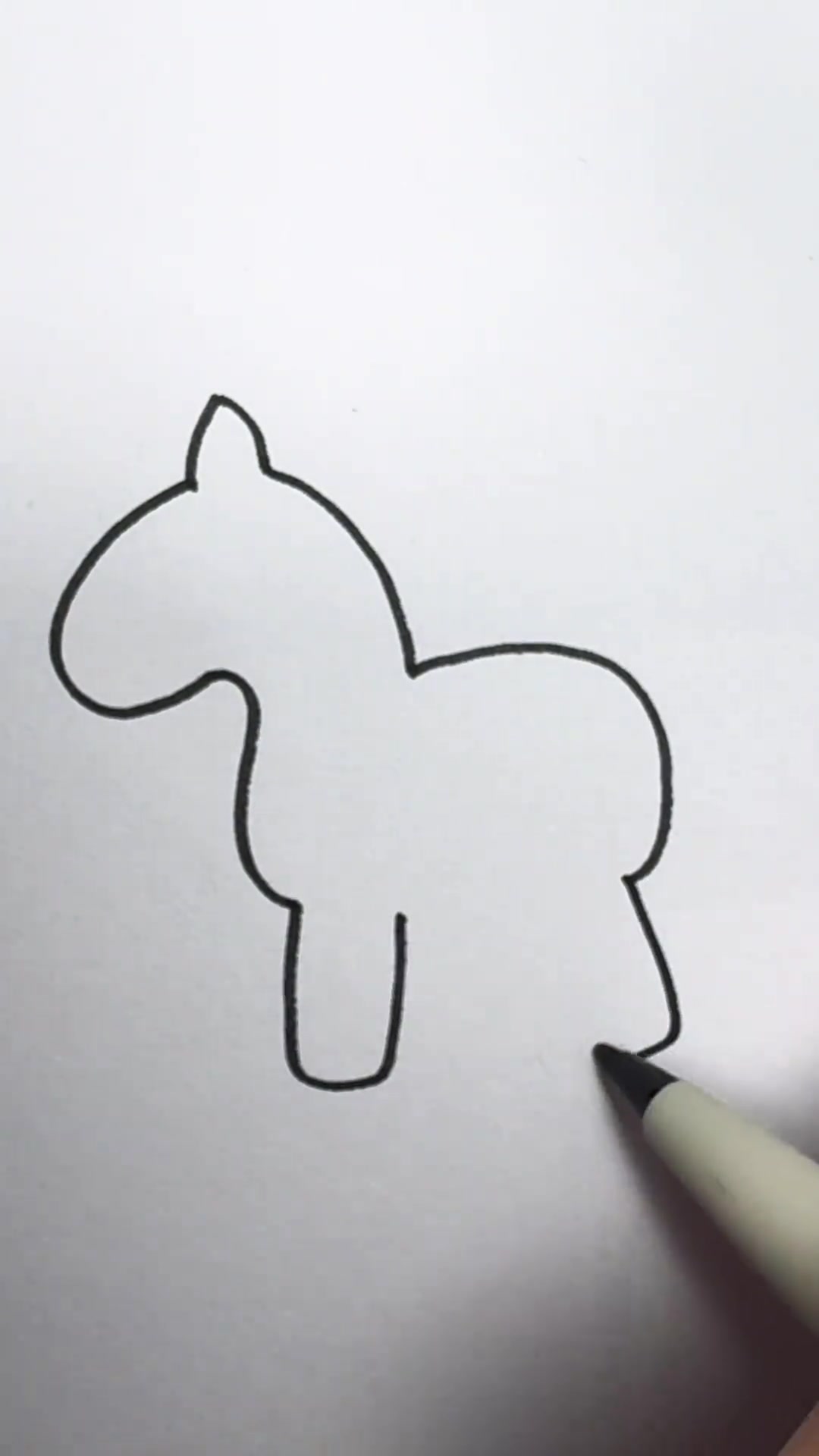 用字母就能画可爱小马,简笔画超简单