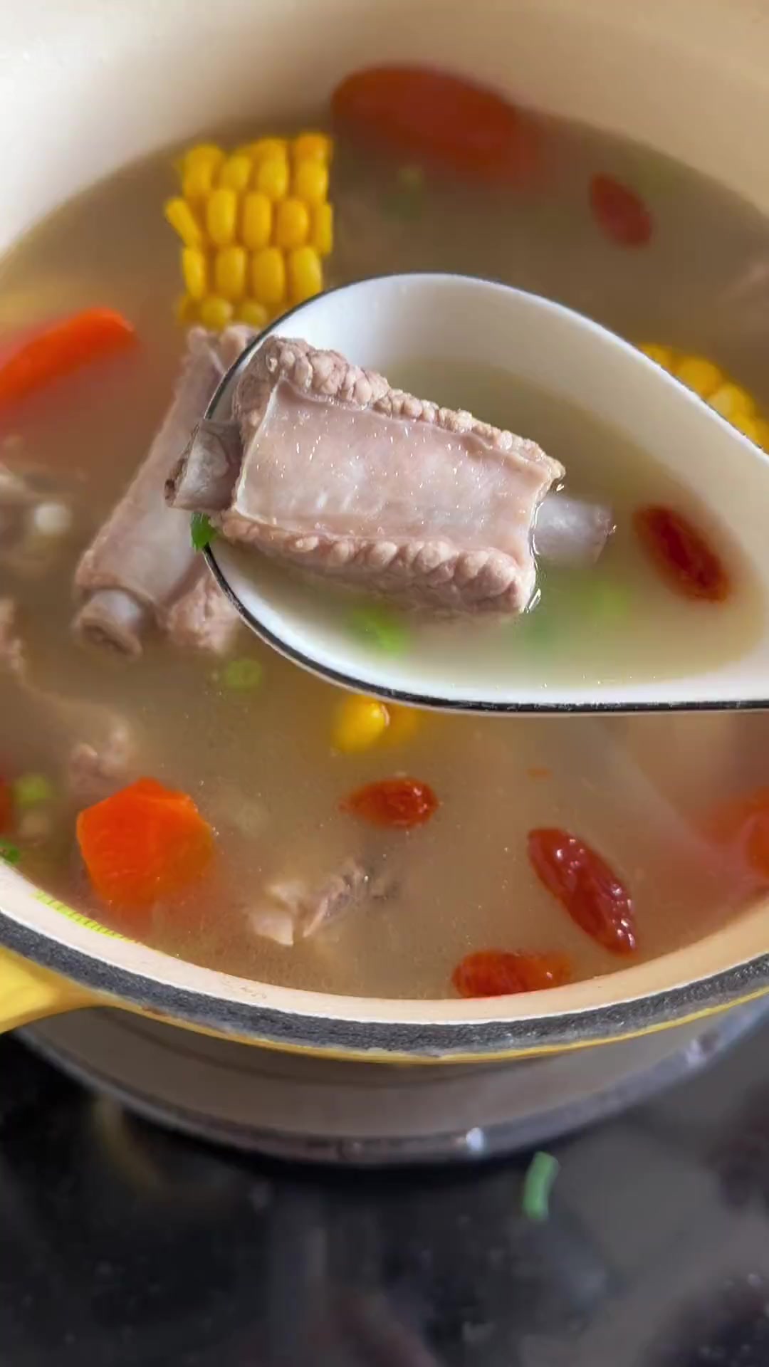 姥姥做的排骨玉米汤，原汁原味汤鲜味美