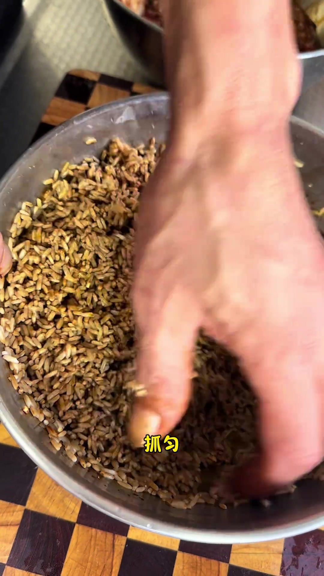 老爸做的糯米蒸排骨，软烂喷香超好吃