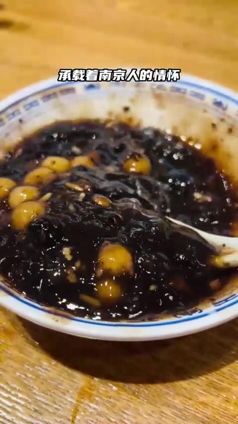 大三元老南京的味道鸭血粉丝汤，赤豆元宵，招牌小笼包都不错