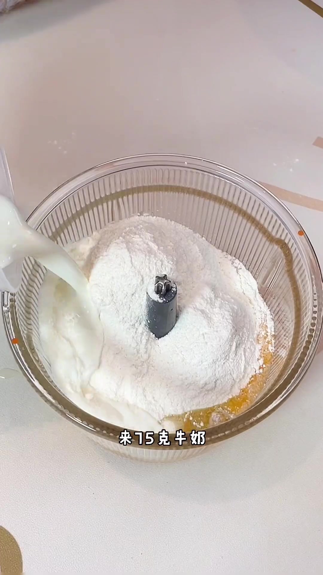 电饭煲做蓬松暄软蛋糕，好吃还简单