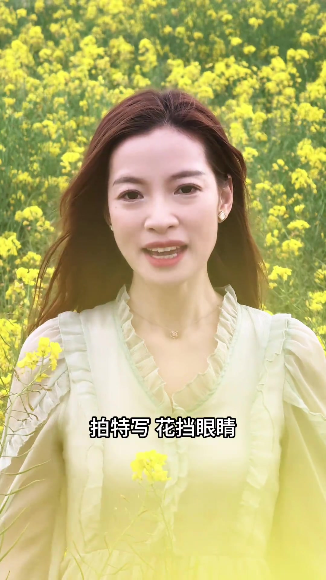 8个油菜花拍照超简单姿势 新手一看就会