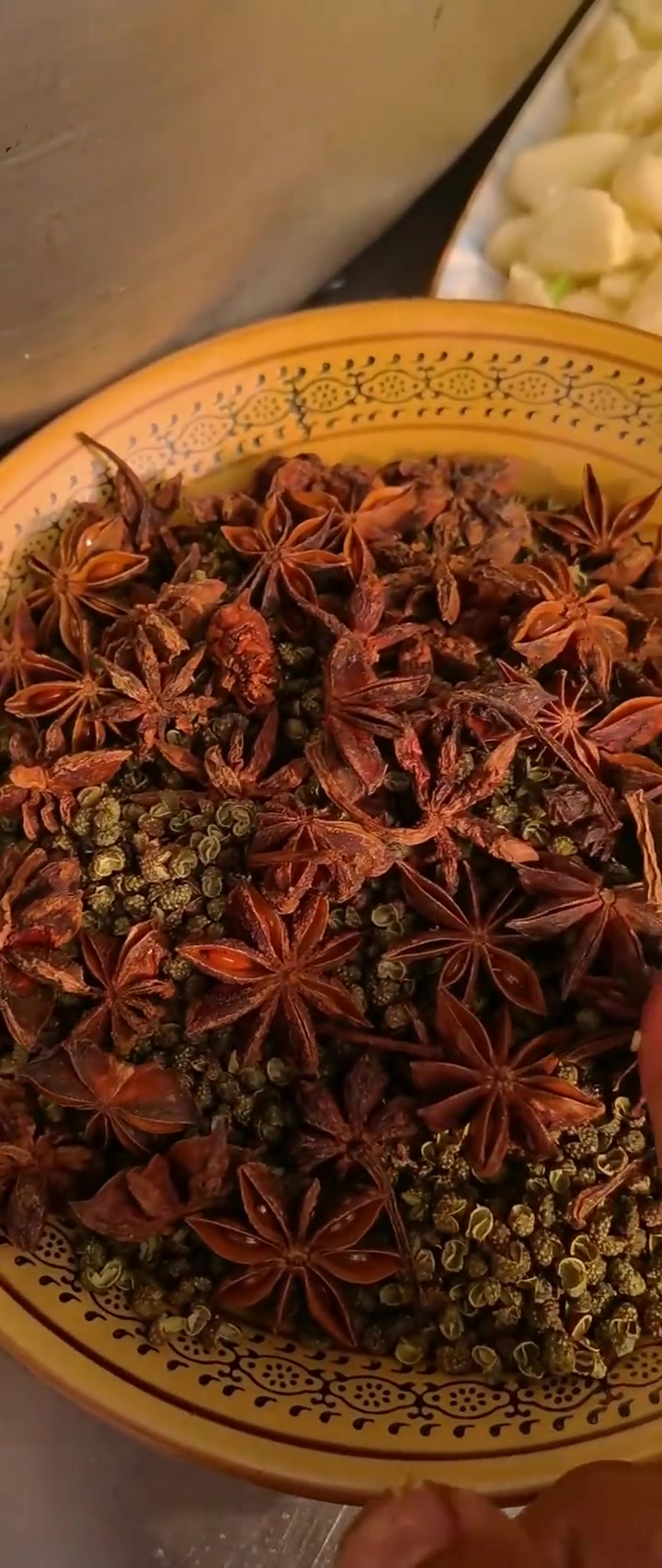 咸菜丝夹蒸馍、烧饼，配甜面叶绝了！