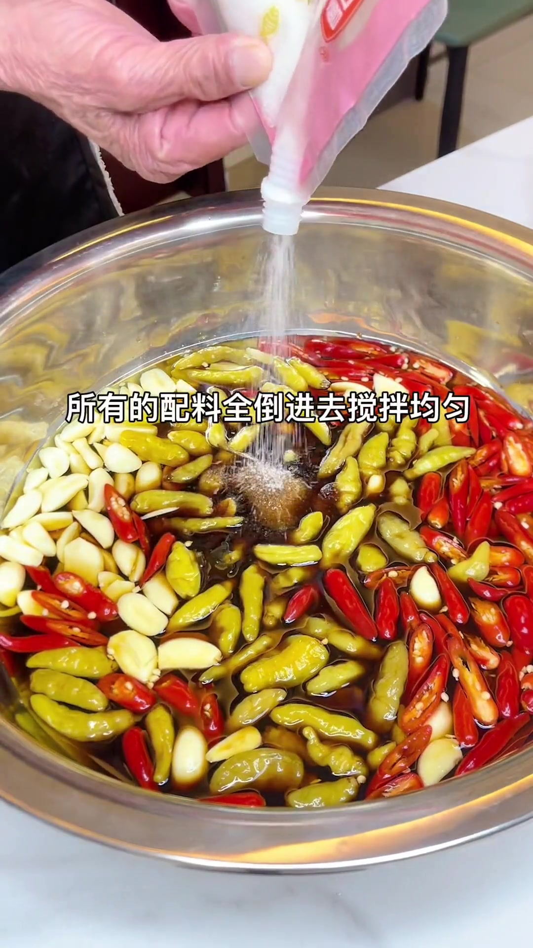 公公做的泡椒鸭爪，酸辣入味有嚼劲
