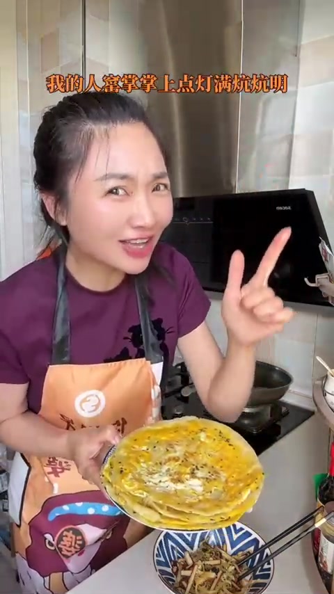 陕北庄户人家的家常便饭，纯手工鸡蛋烙饼调凉菜