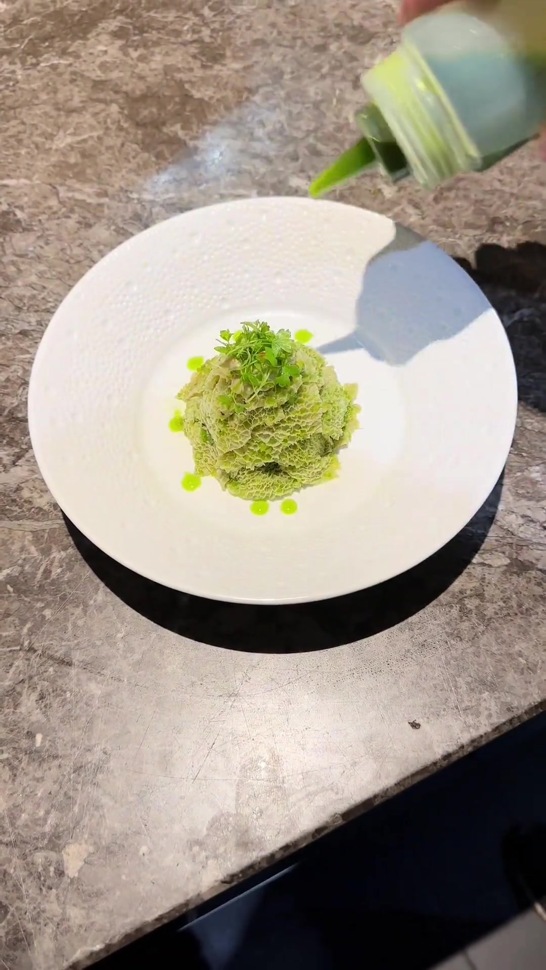 巧拌竹荪防汁水变色，简单又好吃