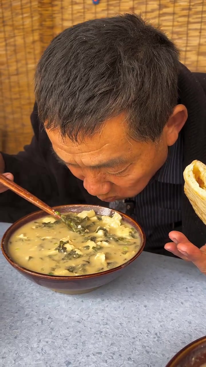 老式芝麻叶豆腐汤 叫你在家做出来 浓香醇厚 还是家乡味 #芝麻叶豆腐汤 #农村美食 #潮流