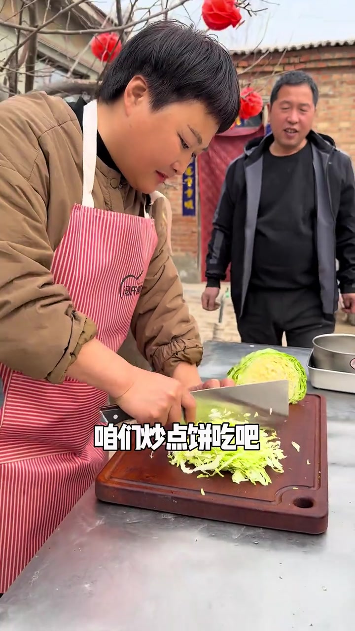 来的有点早了，黑心菜还没长呢，再过几天就满地都是了